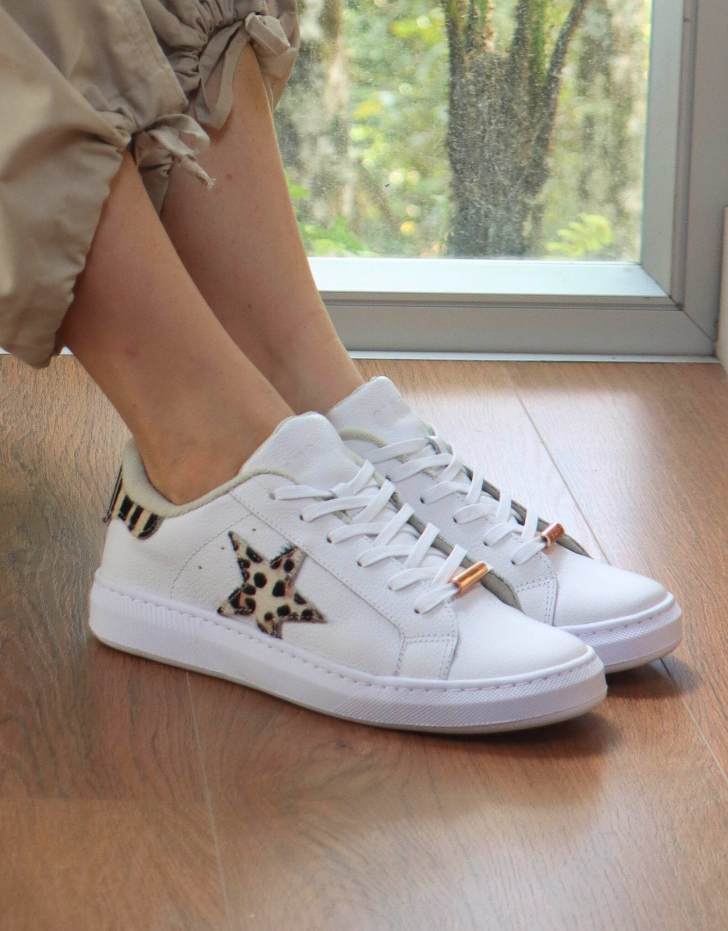 Tenis blancos best sale con estrellas